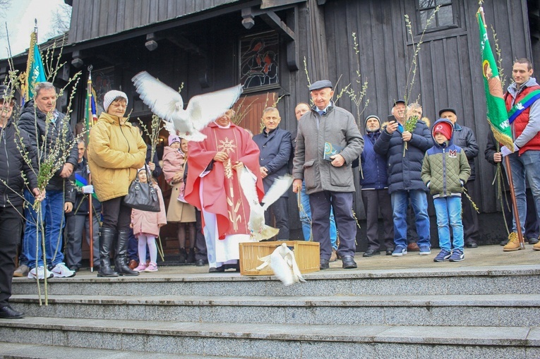 Niedziela Palmowa w Kluczu. Inauguracja sezonu lotowego gołębi