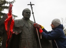 Abp Ryś: zapraszam do modlitwy za naszych braci, którzy zniszczyli pomnik Jana Pawła II