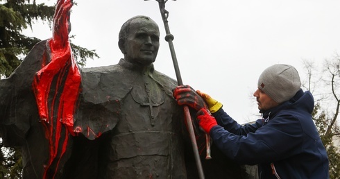 Abp Ryś: zapraszam do modlitwy za naszych braci, którzy zniszczyli pomnik Jana Pawła II