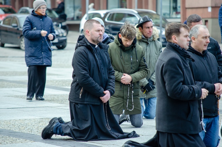 Kwietniowy różaniec z Wojownikami Maryi
