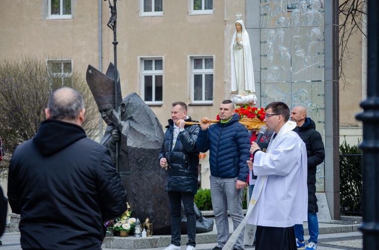 Kwietniowy różaniec z Wojownikami Maryi