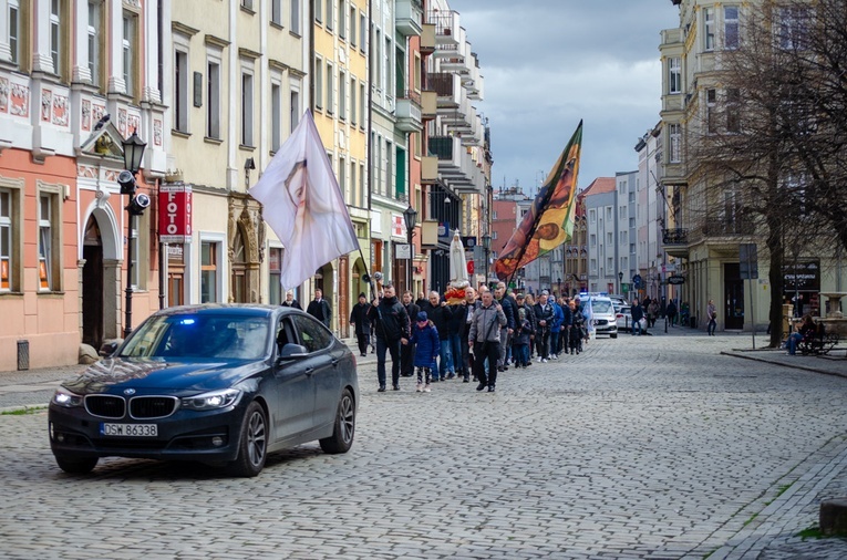 Kwietniowy różaniec z Wojownikami Maryi