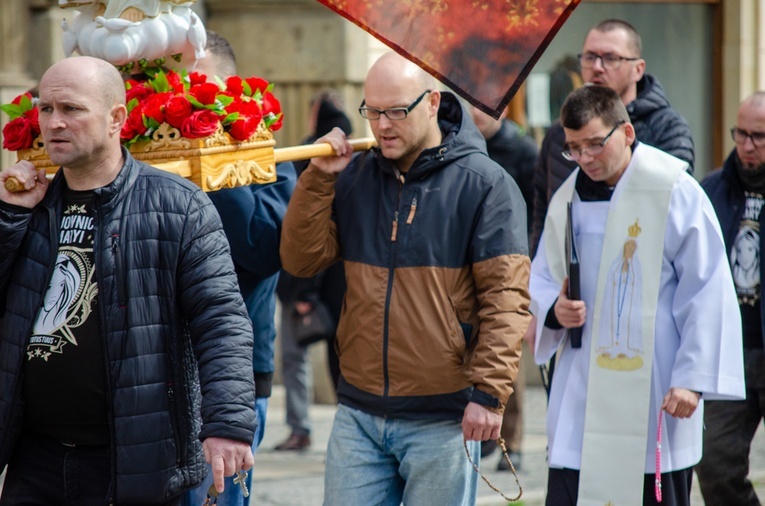 Kwietniowy różaniec z Wojownikami Maryi