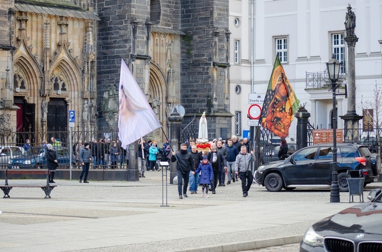 Kwietniowy różaniec z Wojownikami Maryi