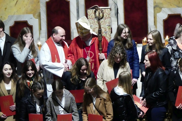 Błogosławieństwo 142 ceremoniarzy i 27 animatorów diecezji w bielskim Sercu 2023