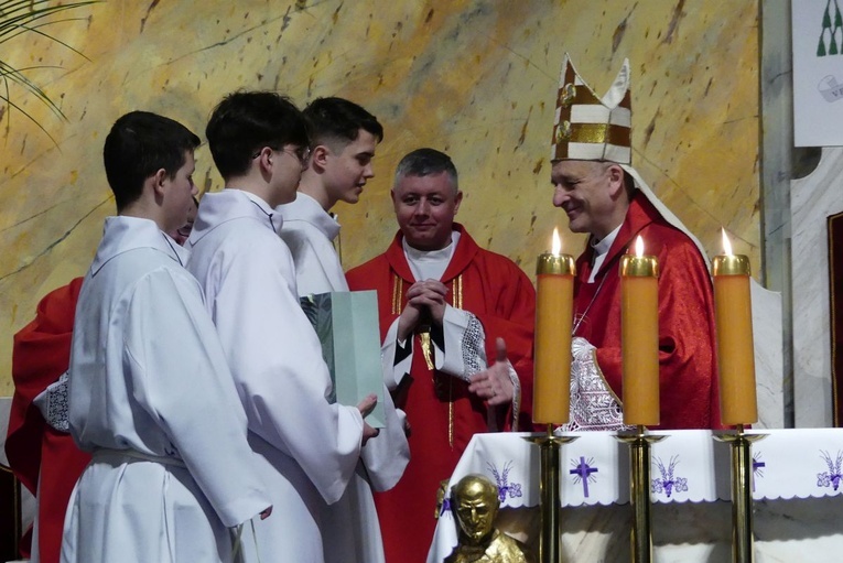 Błogosławieństwo 142 ceremoniarzy i 27 animatorów diecezji w bielskim Sercu 2023