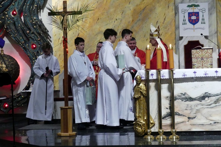 Błogosławieństwo 142 ceremoniarzy i 27 animatorów diecezji w bielskim Sercu 2023