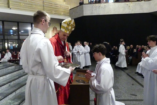 Błogosławieństwo 142 ceremoniarzy i 27 animatorów diecezji w bielskim Sercu 2023