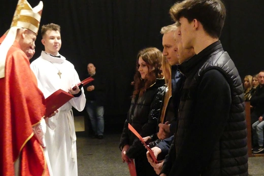 Błogosławieństwo 142 ceremoniarzy i 27 animatorów diecezji w bielskim Sercu 2023