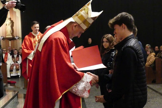Błogosławieństwo 142 ceremoniarzy i 27 animatorów diecezji w bielskim Sercu 2023