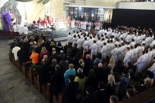 Błogosławieństwo 142 ceremoniarzy i 27 animatorów diecezji w bielskim Sercu 2023