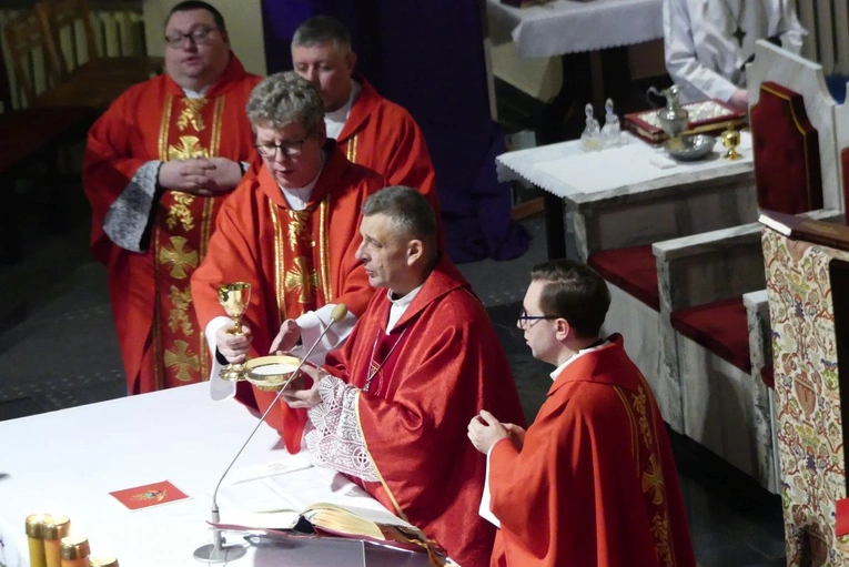 Błogosławieństwo 142 ceremoniarzy i 27 animatorów diecezji w bielskim Sercu 2023