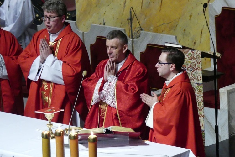 Błogosławieństwo 142 ceremoniarzy i 27 animatorów diecezji w bielskim Sercu 2023