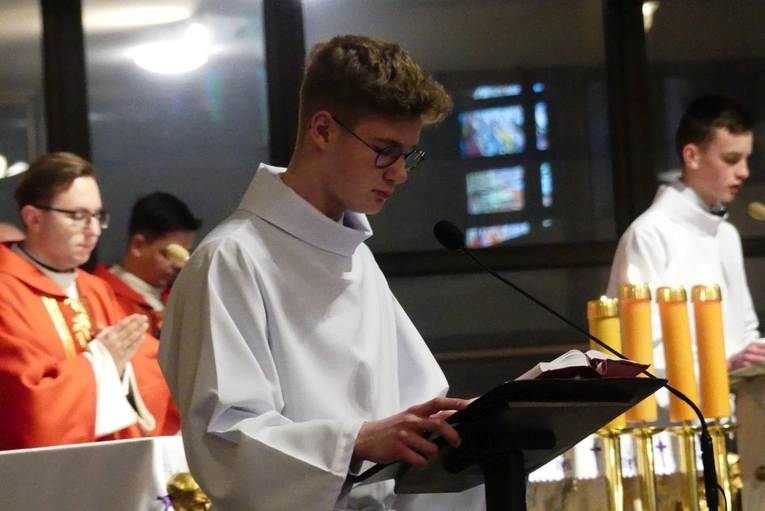 Błogosławieństwo 142 ceremoniarzy i 27 animatorów diecezji w bielskim Sercu 2023