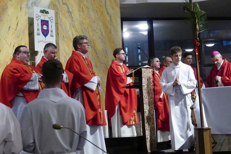 Błogosławieństwo 142 ceremoniarzy i 27 animatorów diecezji w bielskim Sercu 2023