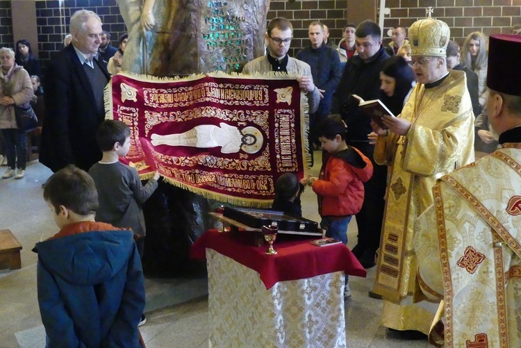 Abp Eugeniusz Popowicz odwiedził greckokatolicki ośrodek duszpasterski na Leszczynach