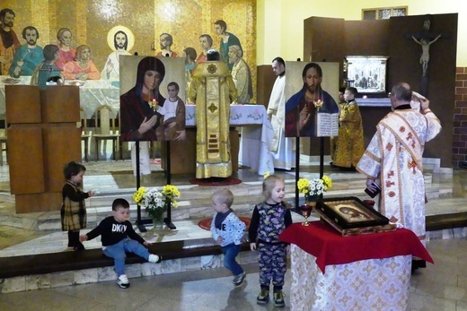 Abp Eugeniusz Popowicz odwiedził greckokatolicki ośrodek duszpasterski na Leszczynach