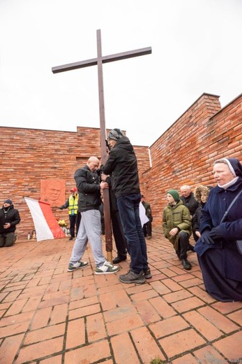 Droga Krzyżowa i dziękczynienie za św. Jana Pawła II na ulicach Głogowa