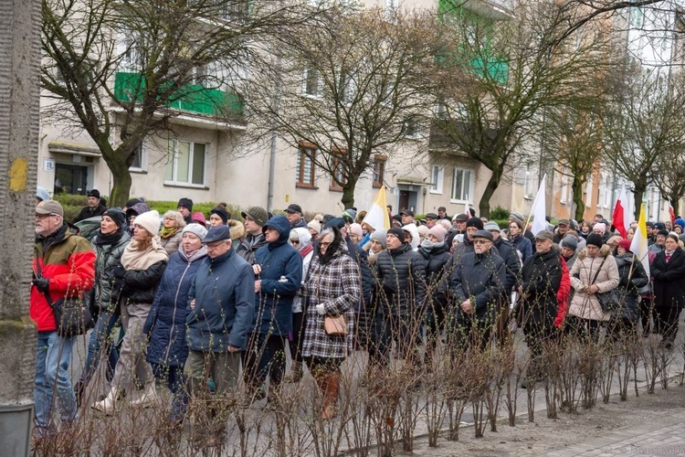 Droga Krzyżowa i dziękczynienie za św. Jana Pawła II na ulicach Głogowa