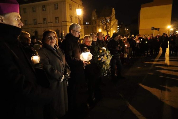 Świdnica. Rocznica śmierci św. Jana Pawła II