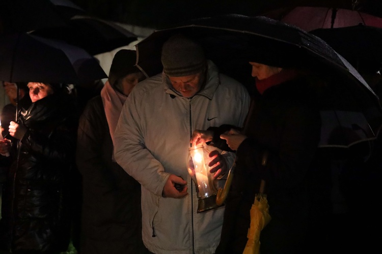 Marsz pamięci upamiętniający 18. rocznicę śmierci św. Jana Pawła II. 