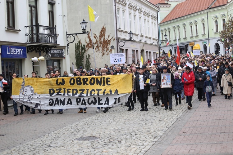Marsz w obronie dziedzictwa Jana Pawła II