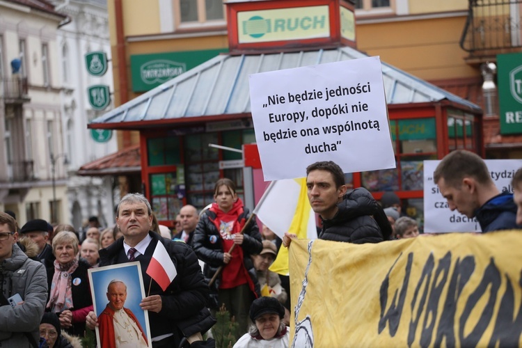 Marsz w obronie dziedzictwa Jana Pawła II