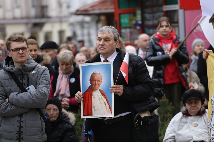 Marsz w obronie dziedzictwa Jana Pawła II