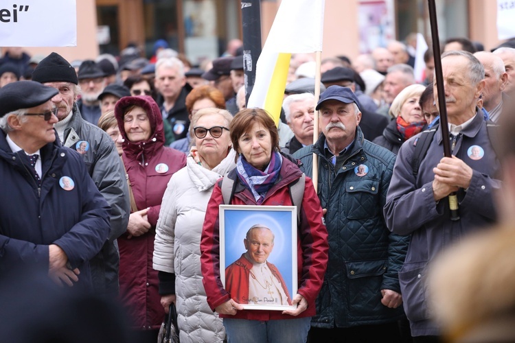 Marsz w obronie dziedzictwa Jana Pawła II
