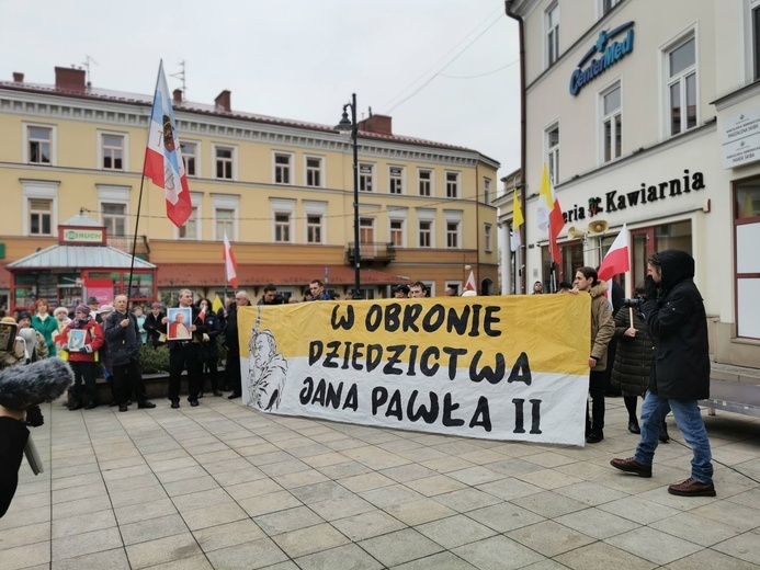 Marsz w obronie dziedzictwa Jana Pawła II