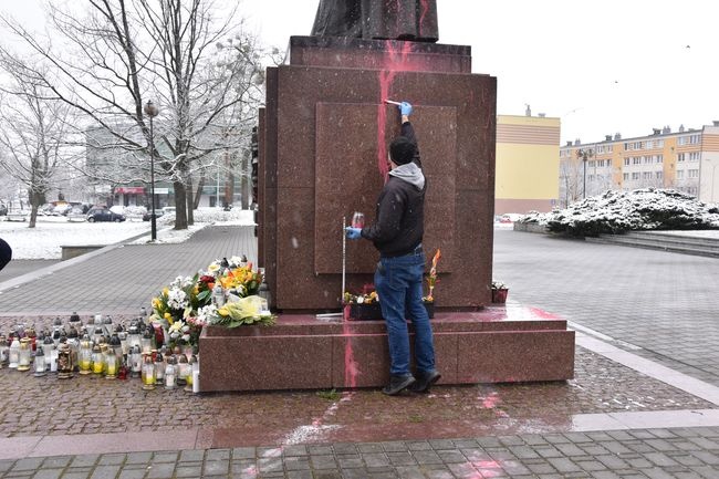 Stalowa Wola.  Sprofanowali pomnik św. Jana Pawła II