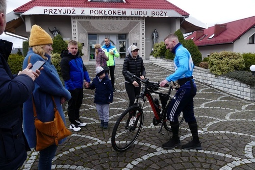 Damian Stawicki wyruszył śladami św. Antoniego ze Starego Bielska przez Kalną 