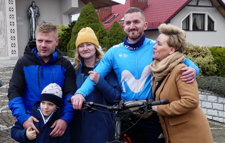 Damian Stawicki wyruszył śladami św. Antoniego ze Starego Bielska przez Kalną 