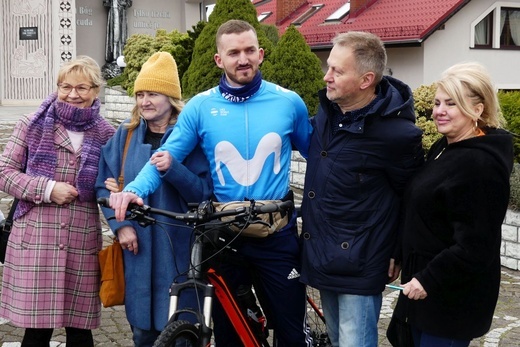 Damian Stawicki wyruszył śladami św. Antoniego ze Starego Bielska przez Kalną 