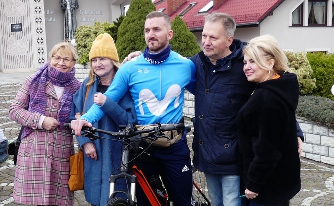 Damian Stawicki wyruszył śladami św. Antoniego ze Starego Bielska przez Kalną 