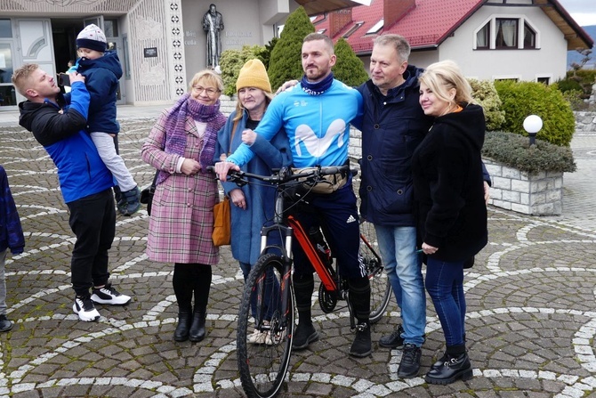 Damian Stawicki wyruszył śladami św. Antoniego ze Starego Bielska przez Kalną 