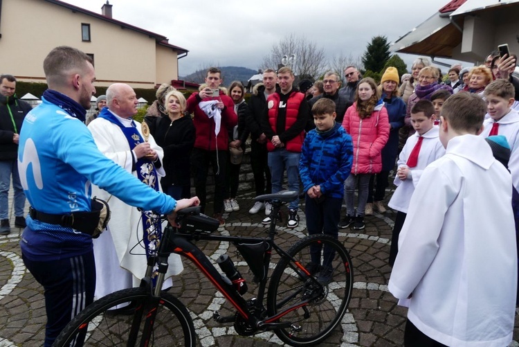 Damian Stawicki wyruszył śladami św. Antoniego ze Starego Bielska przez Kalną 