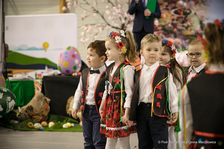 Marcinowice. Biskup na XVI Tradycjach Stołu Wielkanocnego