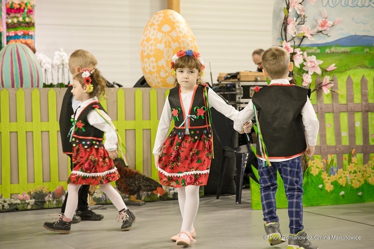 Marcinowice. Biskup na XVI Tradycjach Stołu Wielkanocnego