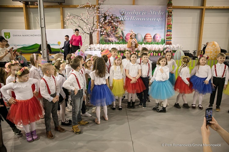 Marcinowice. Biskup na XVI Tradycjach Stołu Wielkanocnego