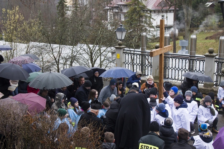 Szczawnica. Droga Krzyżowa ze św. Janem Pawłem II