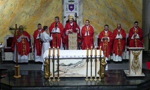 W bielskim kościele NSPJ bp Roman Pindel przewodniczył Mszy św. z ustanowieniem nowych animatorów i ceremoniarzy LSO.