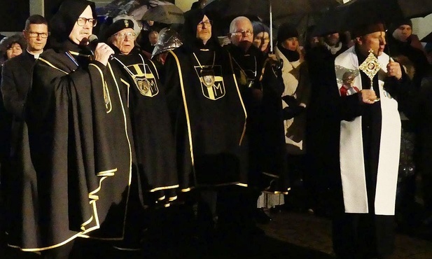 Rycerze św. Jana Pawła II zaprosili do modlitwy w obronie dobrego imienia papieża Polaka.