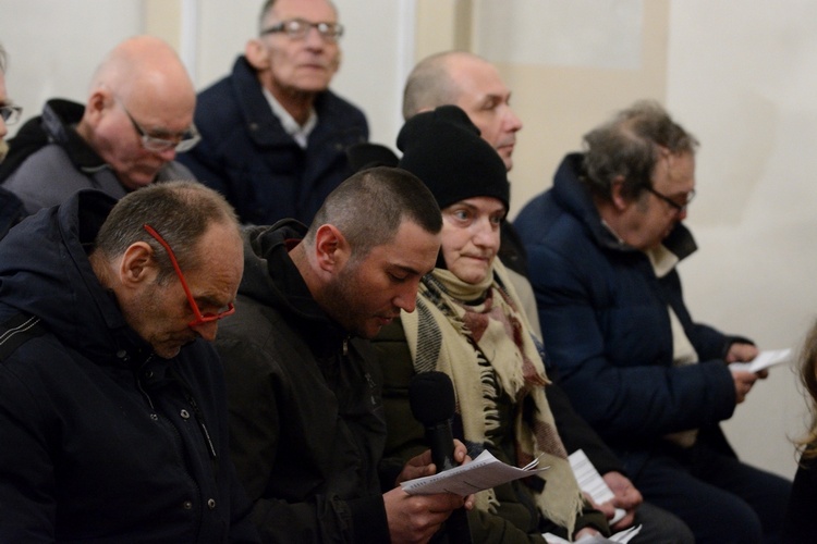 Droga Krzyżowa prowadzona przez osoby w kryzysie bezdomności