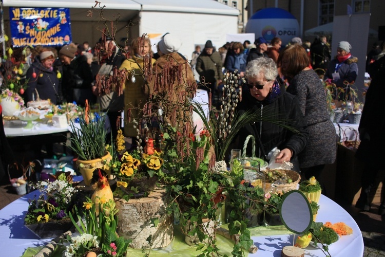 Śniadanie wielkanocne na opolskim rynku