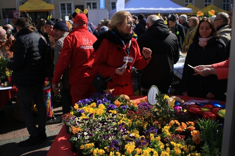 Śniadanie wielkanocne na opolskim rynku