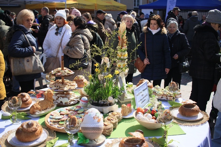 Śniadanie wielkanocne na opolskim rynku