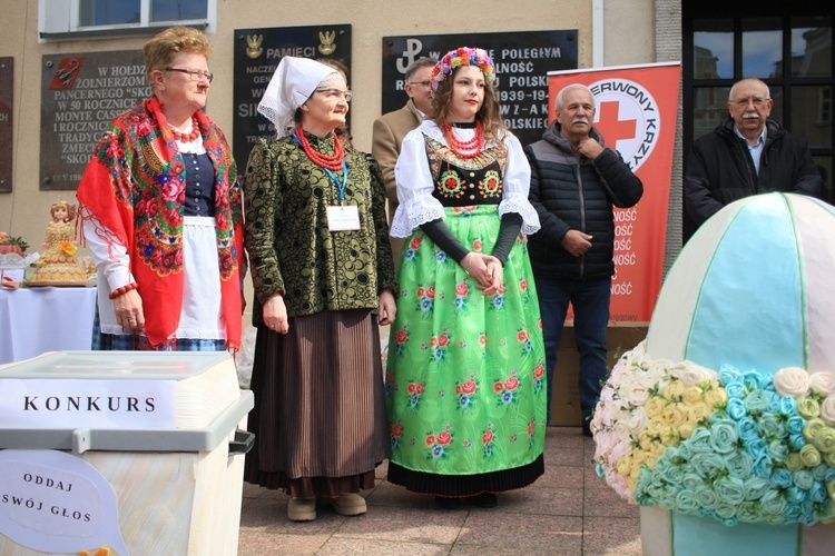 Śniadanie wielkanocne na opolskim rynku