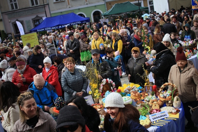 Śniadanie wielkanocne na opolskim rynku