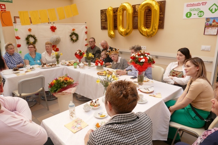 100. urodziny Marii Matuszak, mieszkanki świdnickiego ZOL-u Ojca Pio